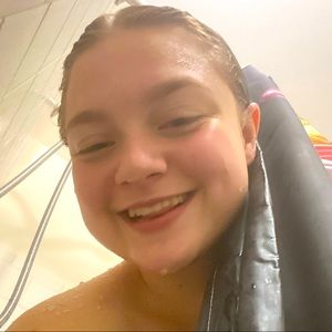 Selling this farmhouse pig , she’s very good at cleaning